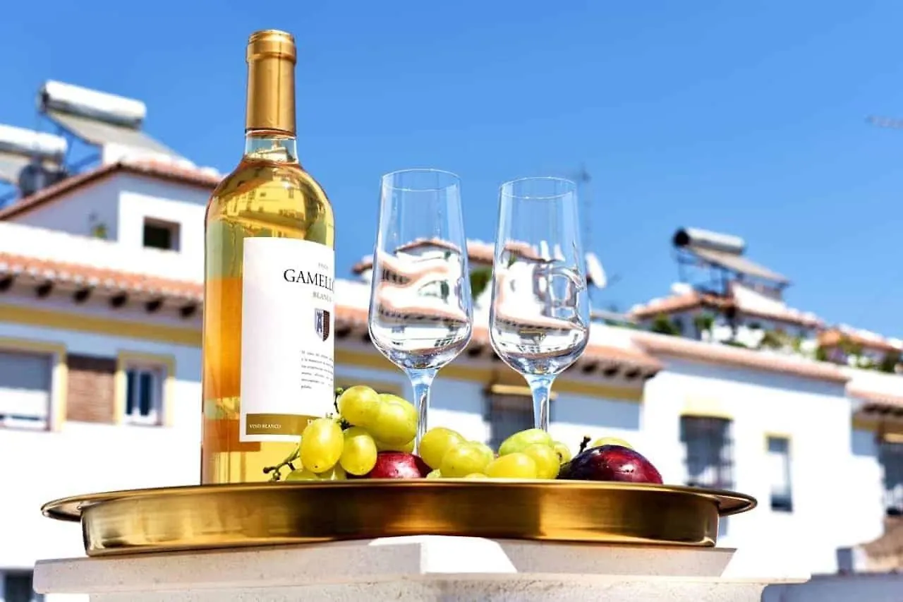 度假居 New Townhouse In The Heart Of Nerja With Jacuzzi别墅