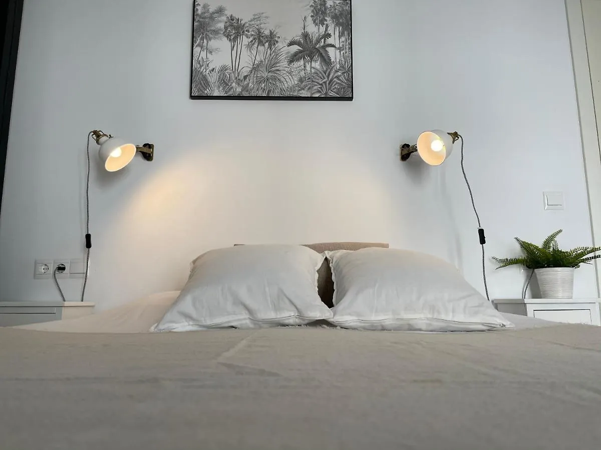 New Townhouse In The Heart Of Nerja With Jacuzzi别墅 度假居