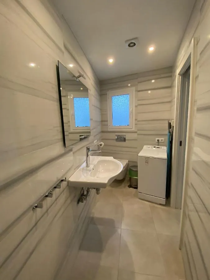 度假居 New Townhouse In The Heart Of Nerja With Jacuzzi别墅 西班牙