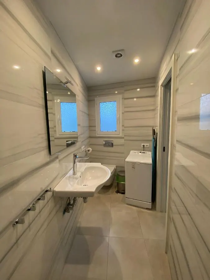 New Townhouse In The Heart Of Nerja With Jacuzzi别墅 度假居
