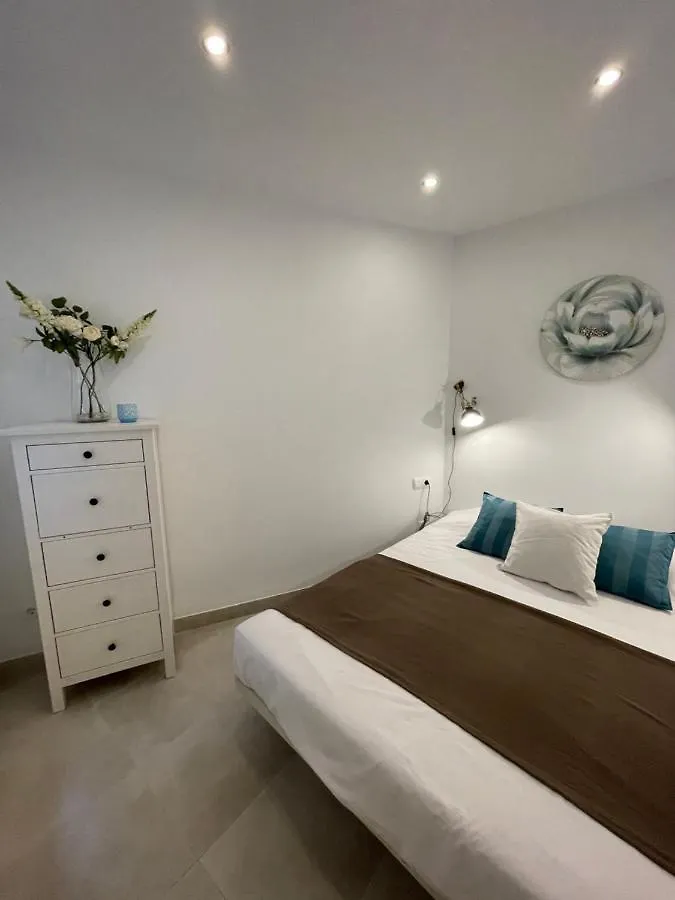 度假居 New Townhouse In The Heart Of Nerja With Jacuzzi别墅